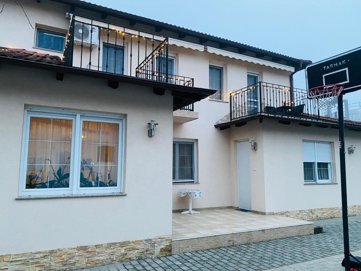 Aura Apartman Hajduszoboszlo Exterior photo