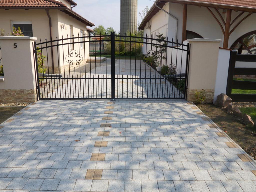 Aura Apartman Hajduszoboszlo Exterior photo